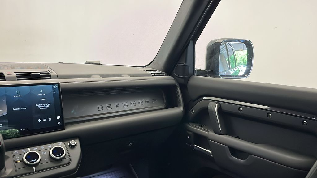 2025 Land Rover Defender 110 25