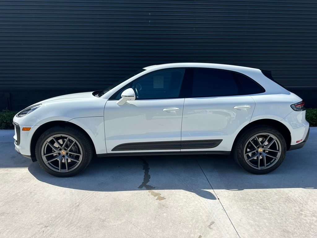2022 Porsche Macan  2