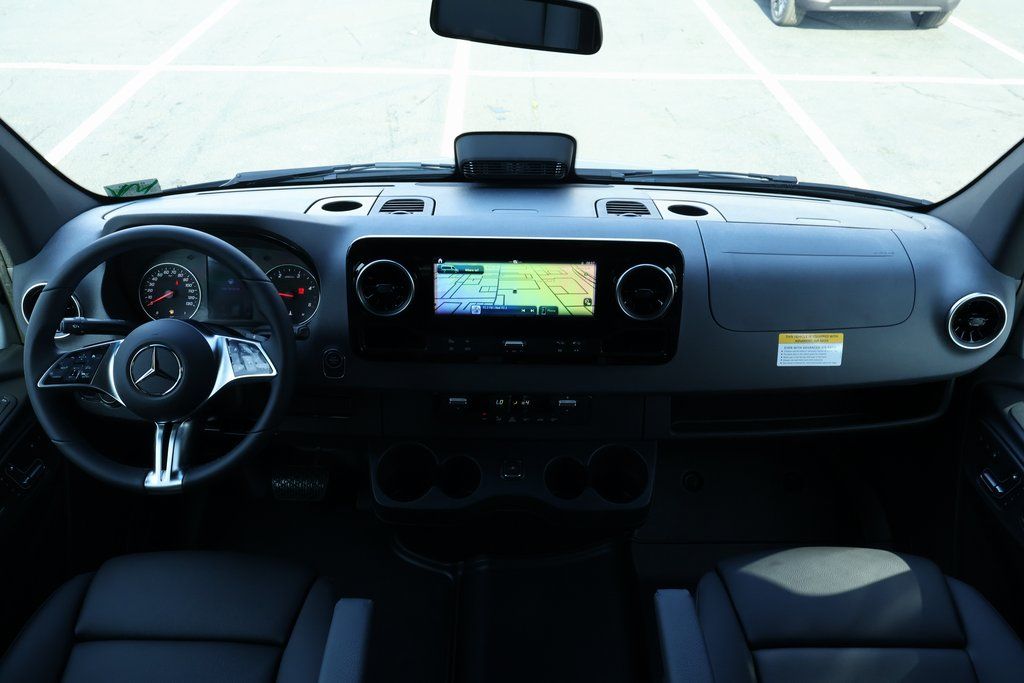 Thumbnail: 2025 Mercedes-Benz Sprinter - 4