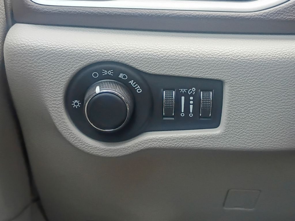 Used Car 2017 Chrysler Pacifica  Touring For Sale Under $10,000 In Austin, Texas