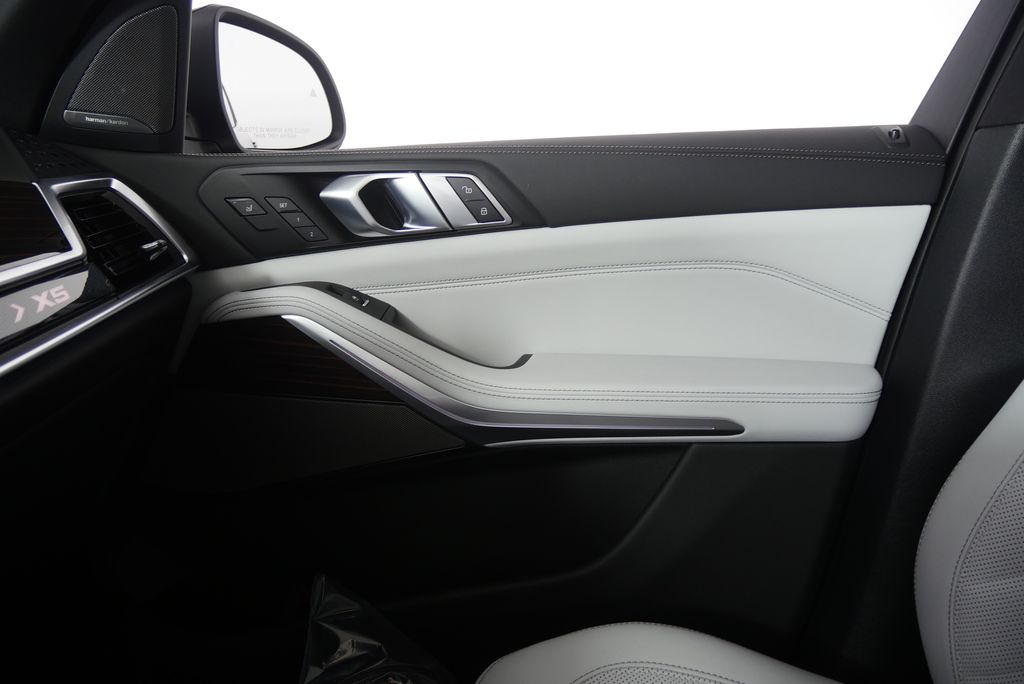 Thumbnail: 2026 BMW X5 - 24