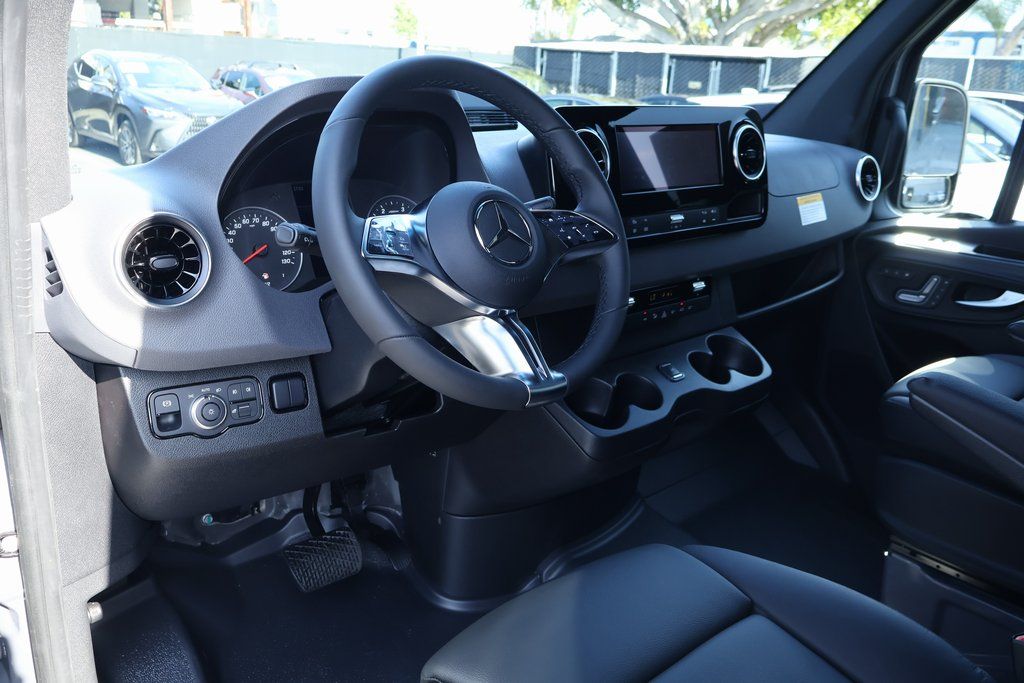 Thumbnail: 2026 Mercedes-Benz Sprinter - 3