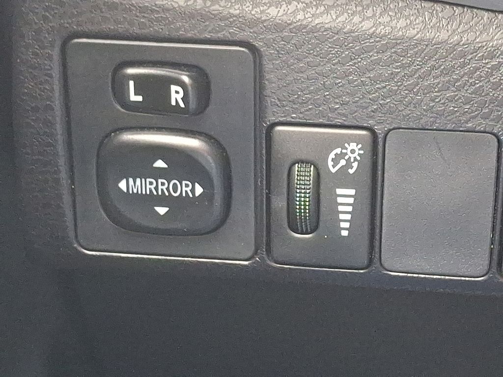 Thumbnail: 2015 Toyota Corolla - 25