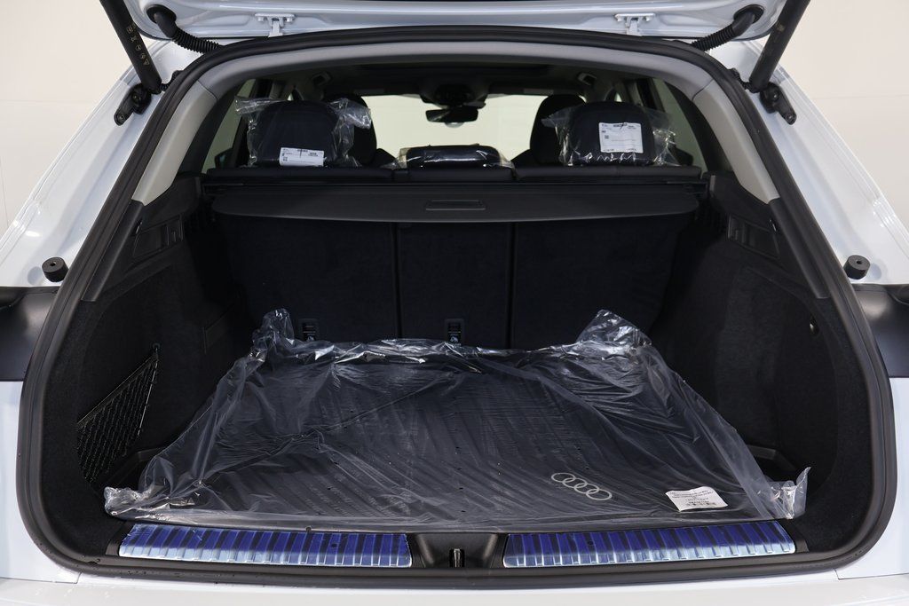 Thumbnail: 2025 Audi Q5 - 8