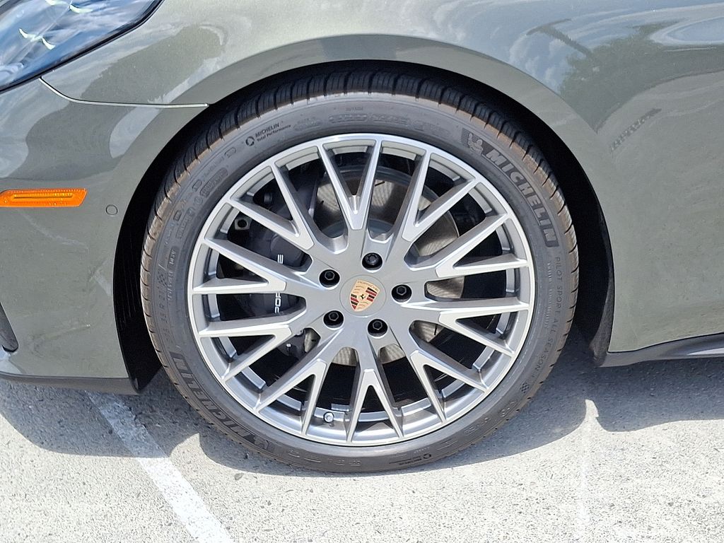 Thumbnail: 2025 Porsche Panamera - 10