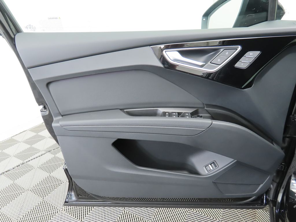 2025 Audi Q4 e-tron  24