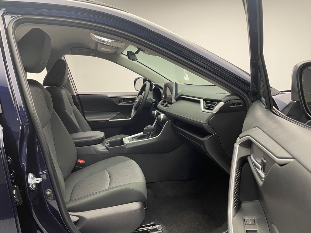 2024 Toyota RAV4 XLE 17