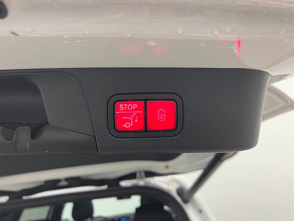 2023 Mercedes-Benz GLB 250 23