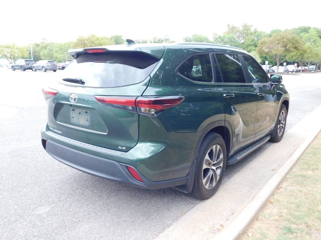 Thumbnail: 2024 Toyota Highlander - 11
