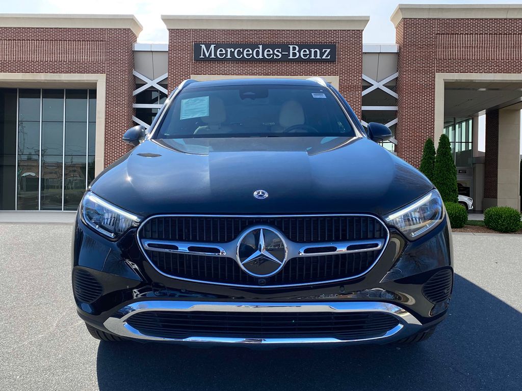 2024 Mercedes-Benz GLC 300 2