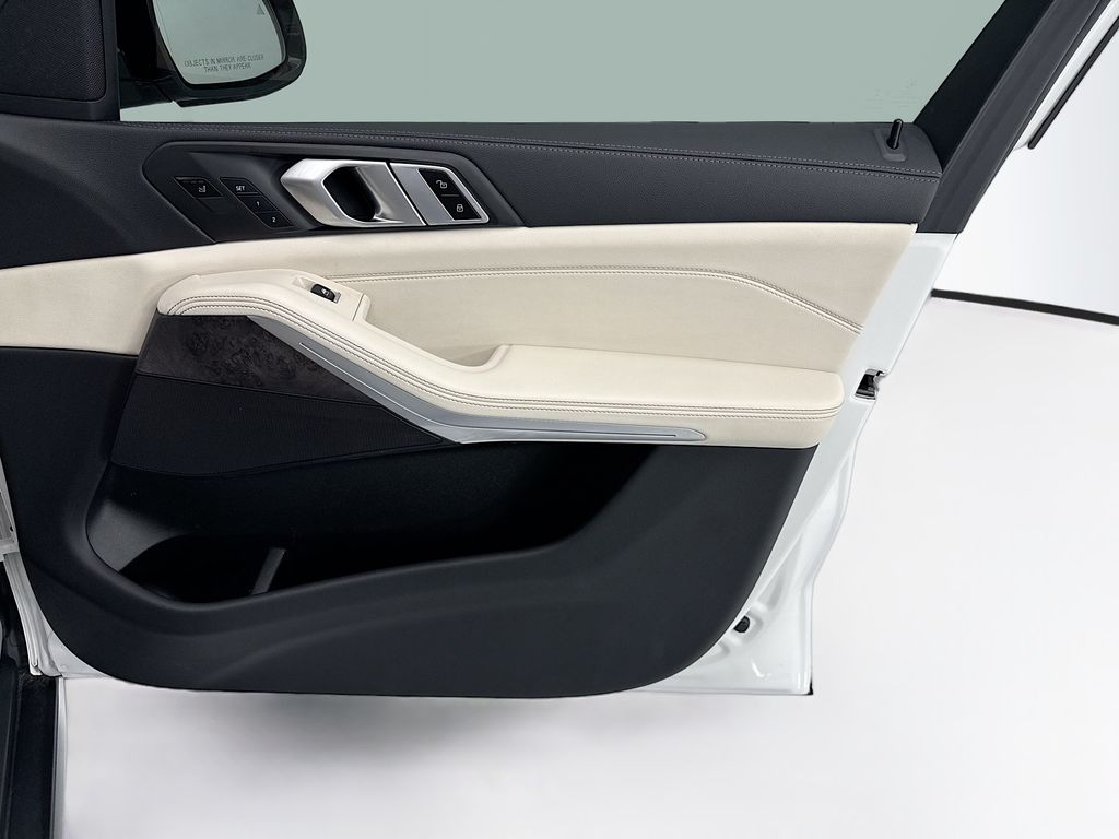 Thumbnail: 2021 BMW X5 - 24