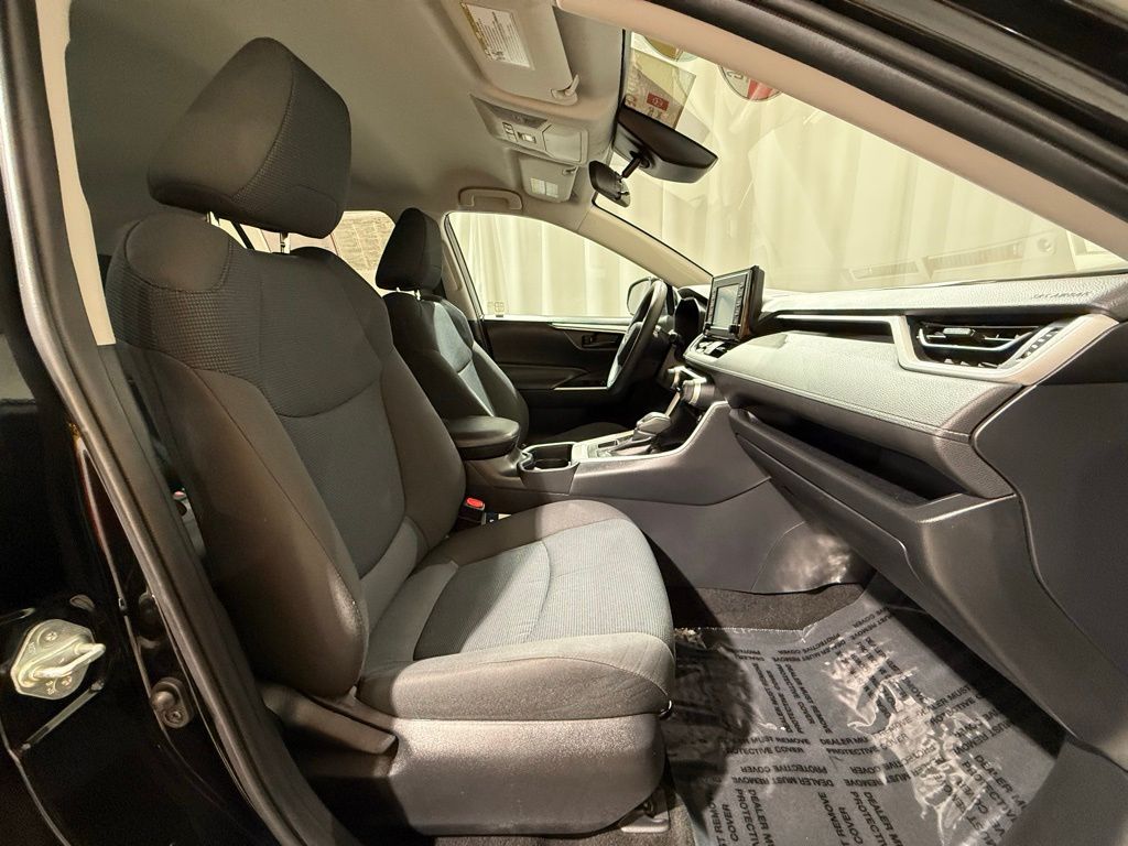 2019 Toyota RAV4 LE 20