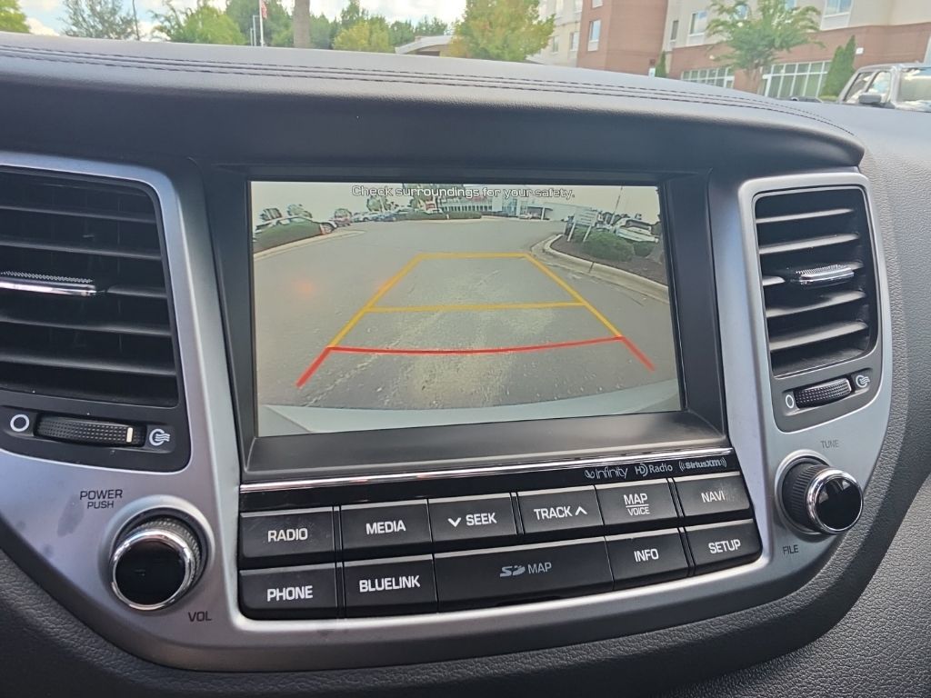 Used 2017 Silver Hyundai SE Plus image 21