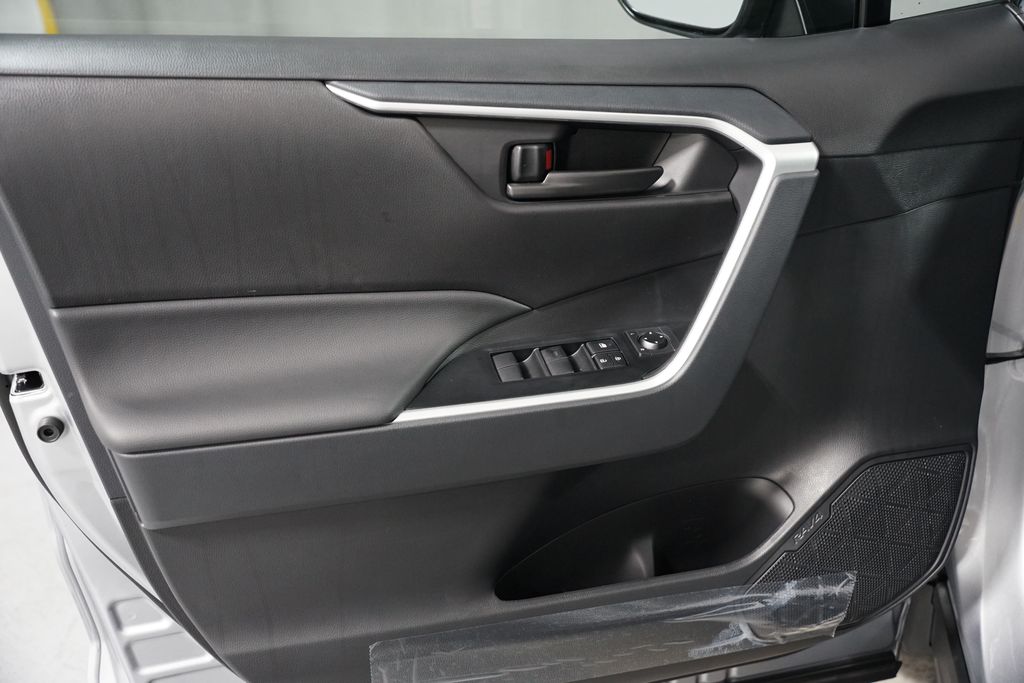 Thumbnail: 2025 Toyota RAV4 - 28