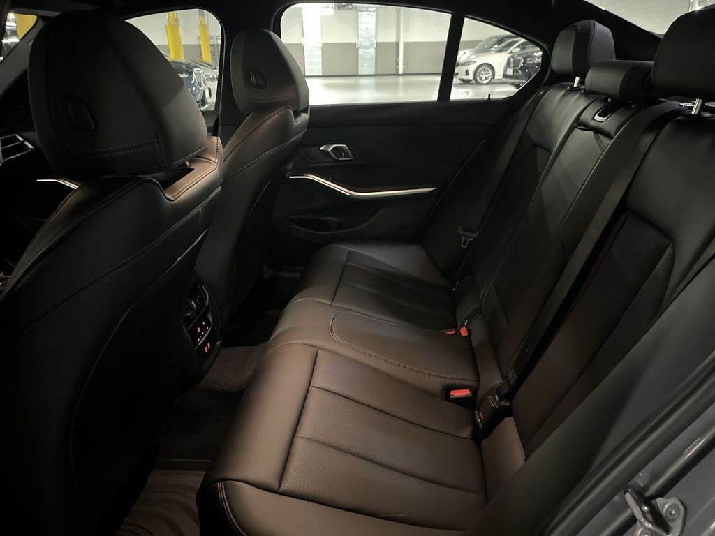 Thumbnail: 2025 BMW 3 Series - 23