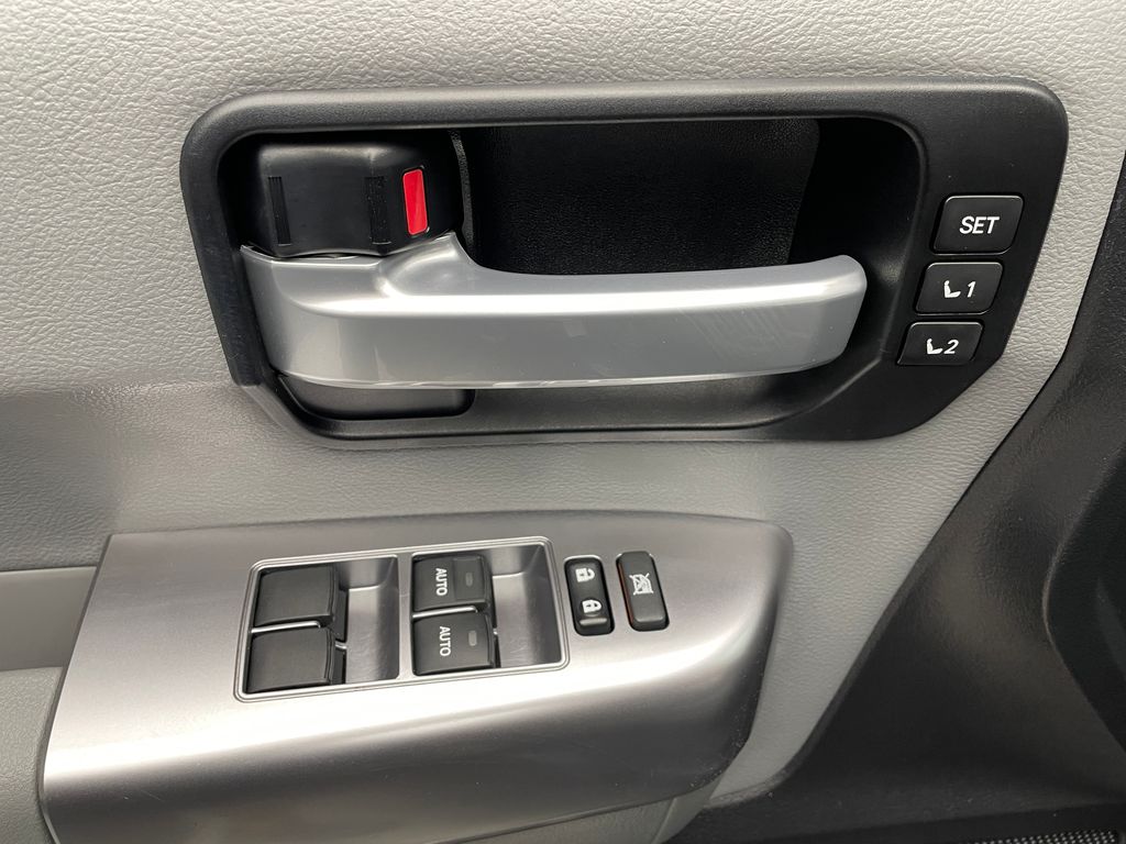 Thumbnail: 2018 Toyota Sequoia - 10
