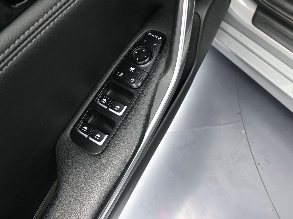 Used 2022 Ceramic Silver Kia GT-Line image 13