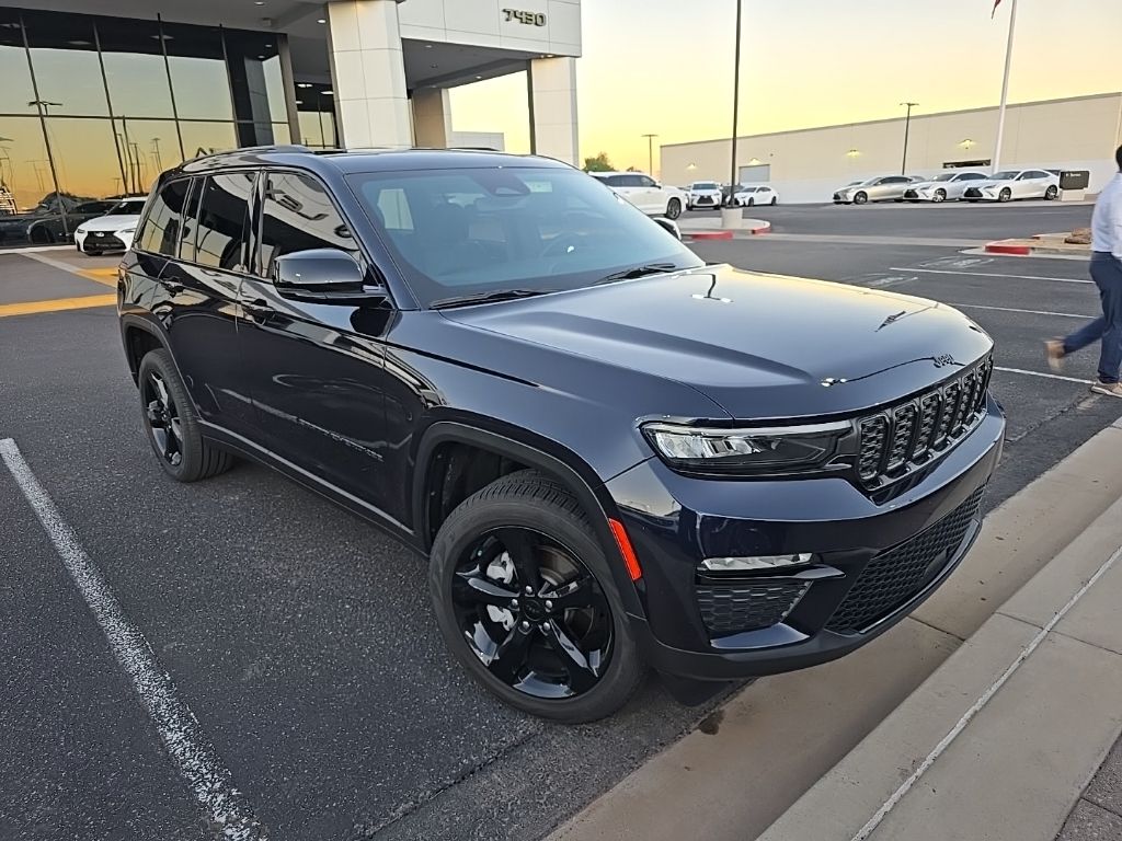 Thumbnail: 2024 Jeep Grand Cherokee - 3