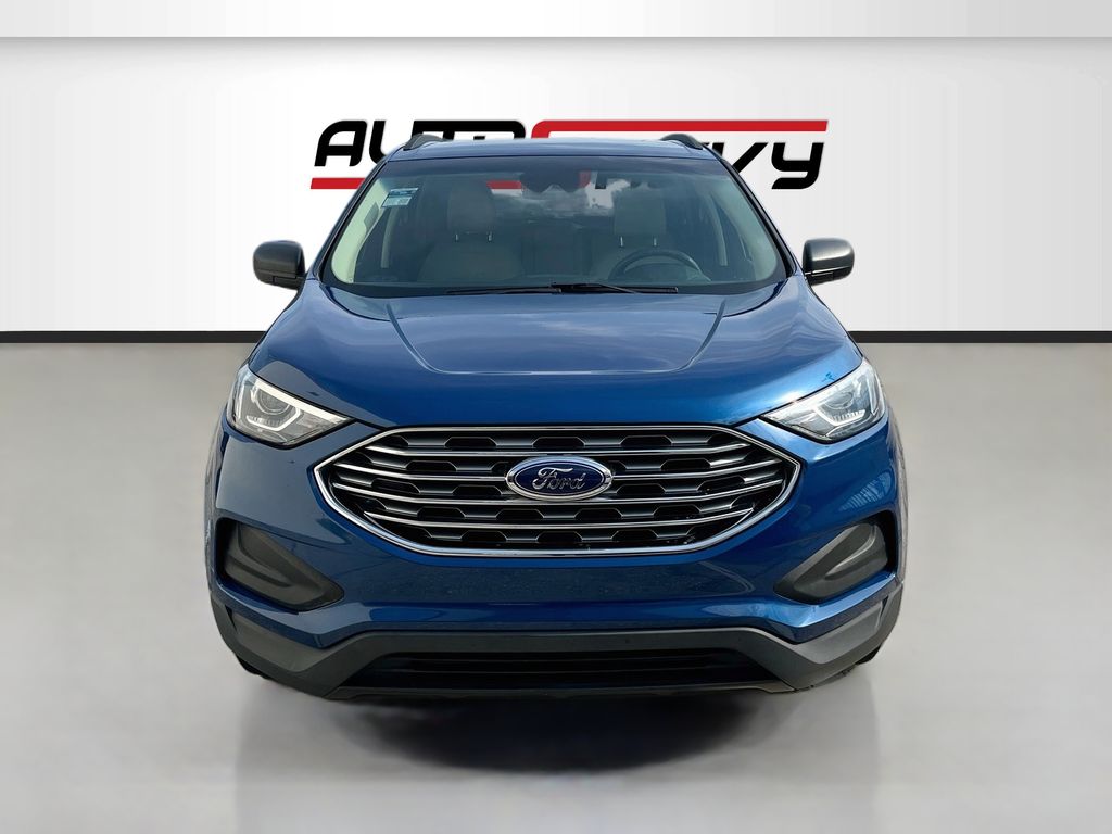 Used 2020 Blue Ford SE image 2