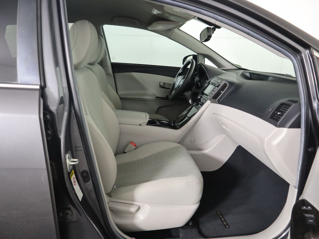 Thumbnail: 2015 Toyota Venza - 20