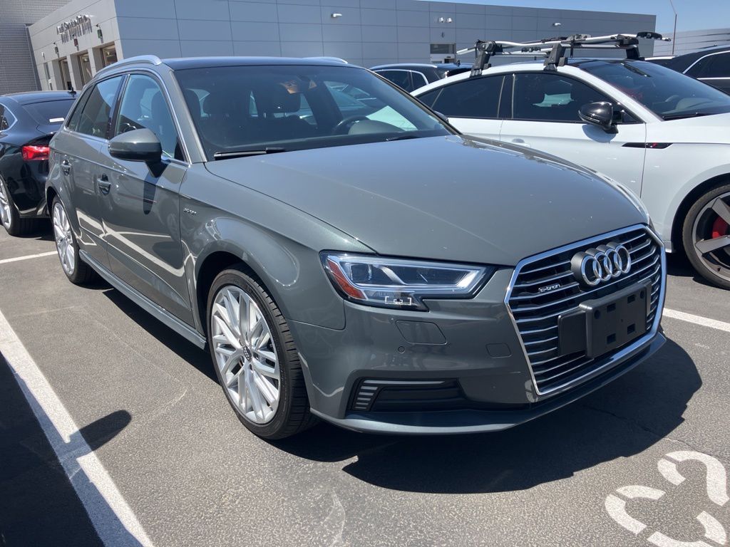Thumbnail: 2018 Audi A3 e-tron - 3