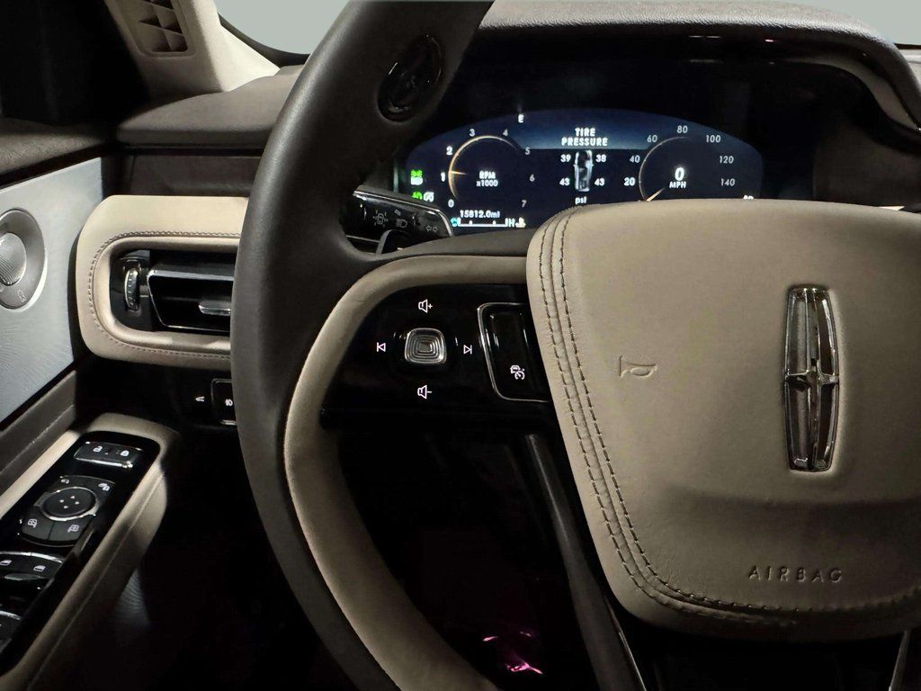 Certified Used 2023 Diamond Red Metallic Tinted Clearcoat Lincoln Reserve image 11