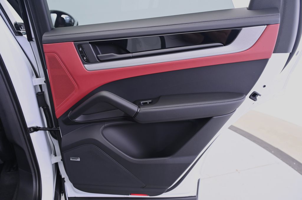 Thumbnail: 2026 Porsche Cayenne - 16