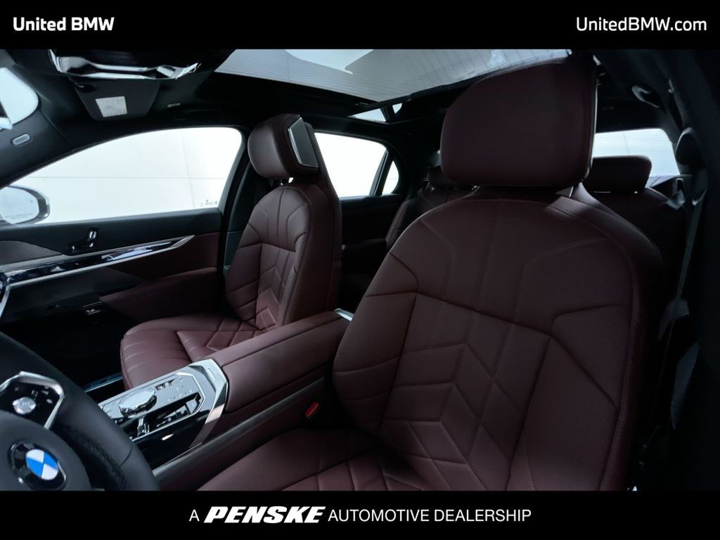 2025 BMW 7 Series 760i xDrive 13