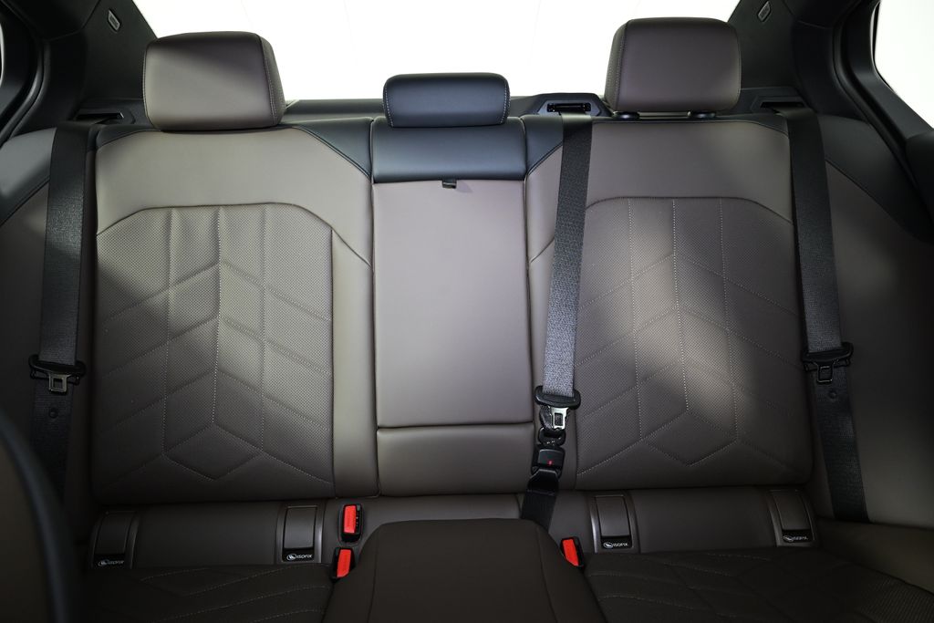 Thumbnail: 2026 BMW 5 Series - 25