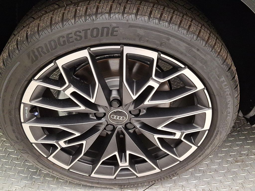 Thumbnail: 2026 Audi Q3 - 5
