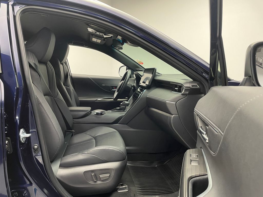 2021 Toyota Venza Limited 17