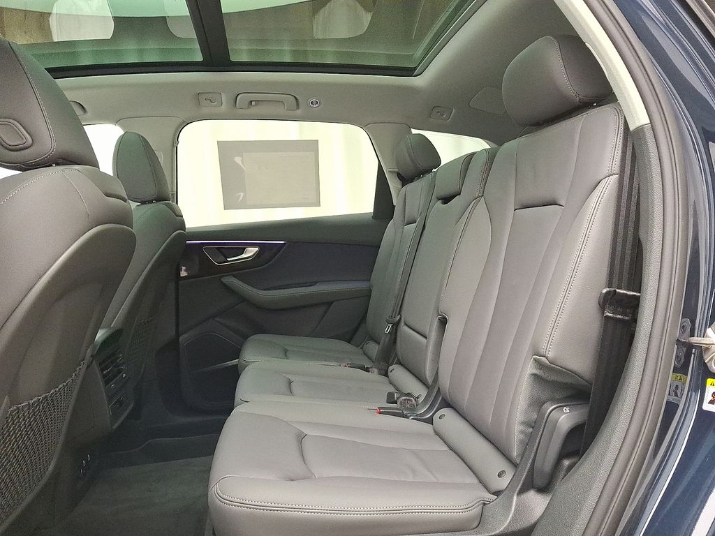 Thumbnail: 2025 Audi Q7 - 10