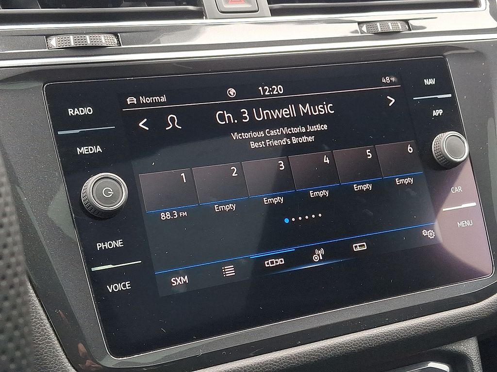 Thumbnail: 2022 Volkswagen Tiguan - 18