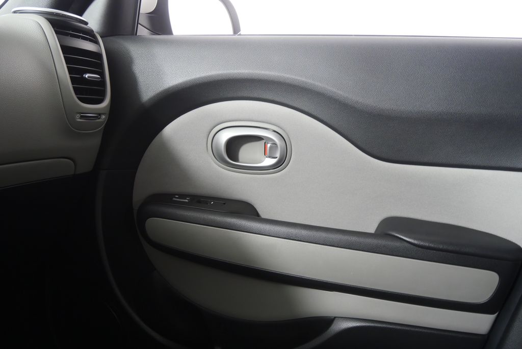 Thumbnail: 2015 Kia Soul - 23