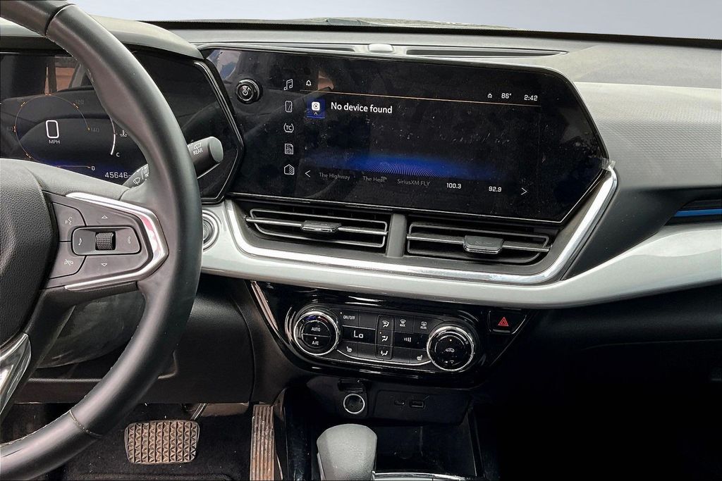 2025 Chevrolet Trax LT - 9