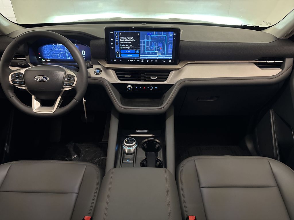 2025 Ford Explorer photo 3