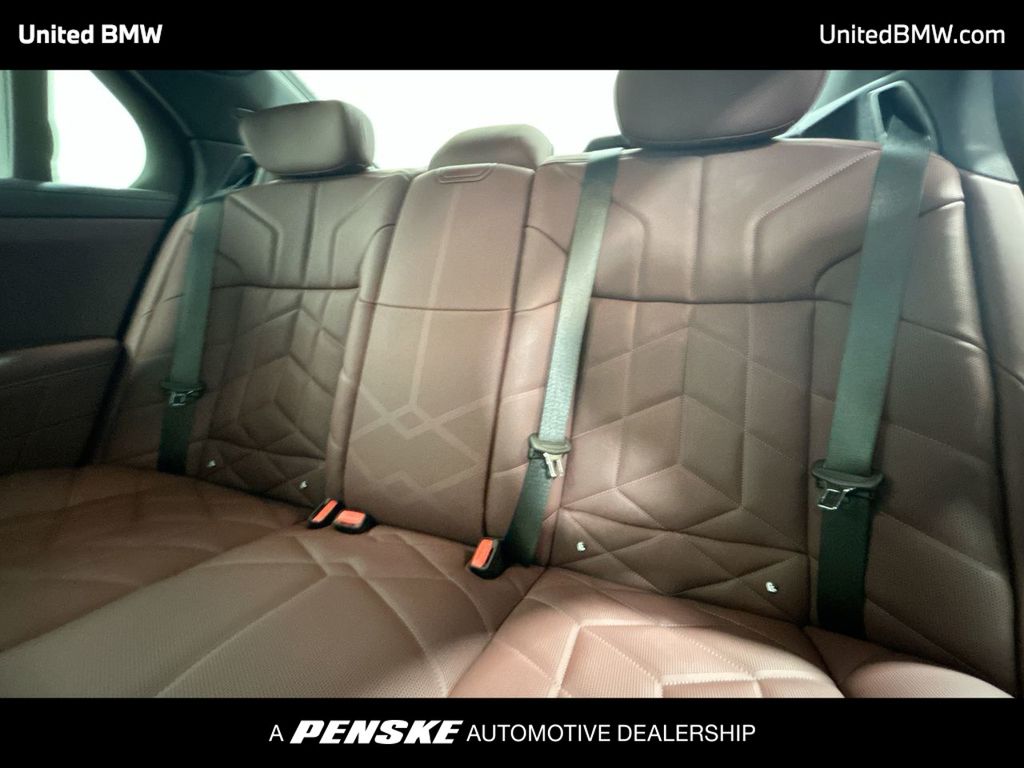 2025 BMW 7 Series 740i 21