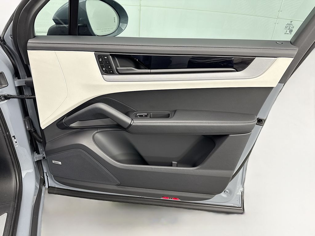 Thumbnail: 2026 Porsche Cayenne - 26