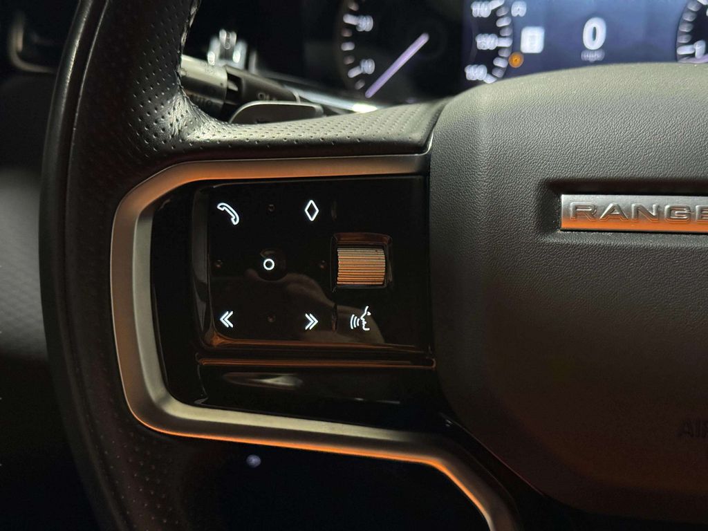 Used 2022 Santorini Black Metallic Land Rover Dynamic image 9