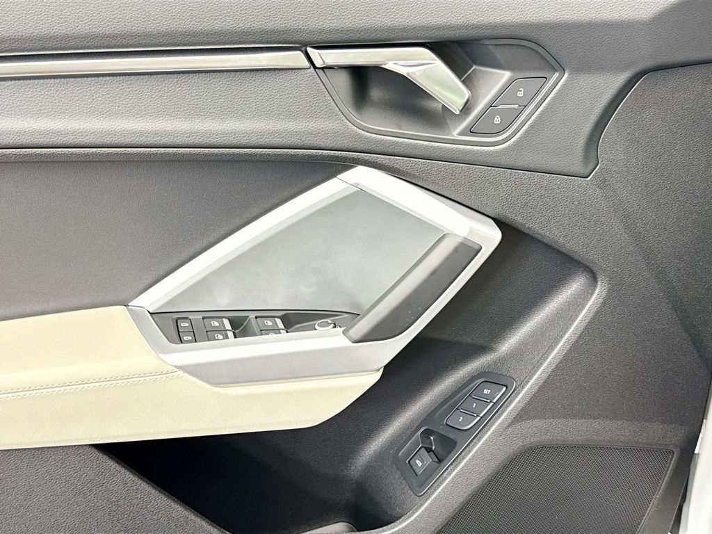 Thumbnail: 2025 Audi Q3 - 21