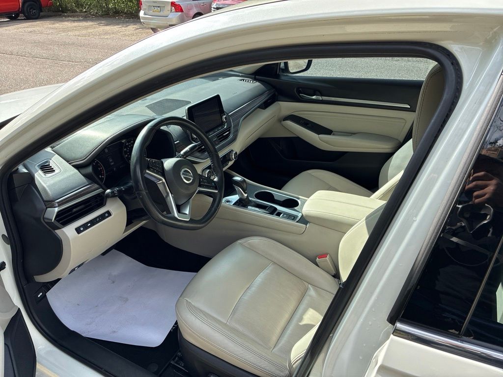 2019 Nissan Altima 2.5 SL White at Bob Ruth Ford