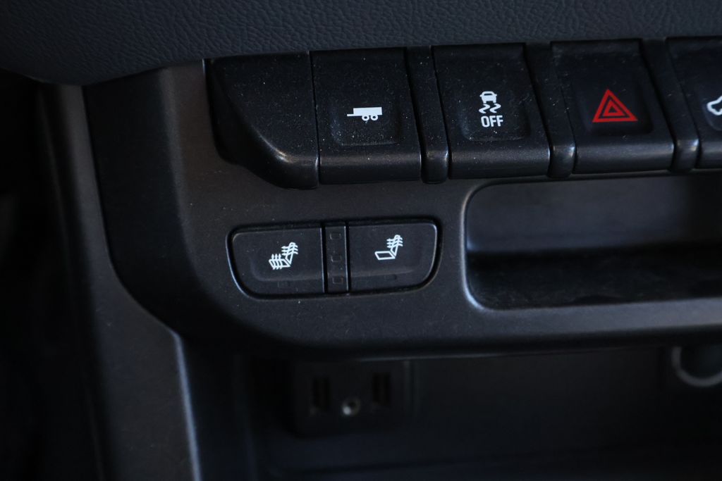 Thumbnail: 2021 Chevrolet Colorado - 25