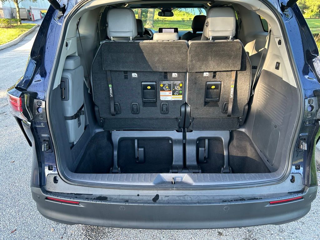 Thumbnail: 2022 Toyota Sienna - 10