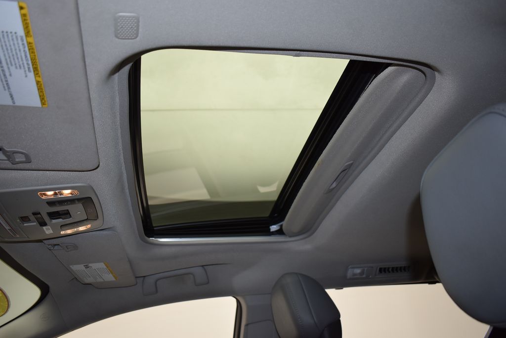 Thumbnail: 2021 Toyota Sienna - 10