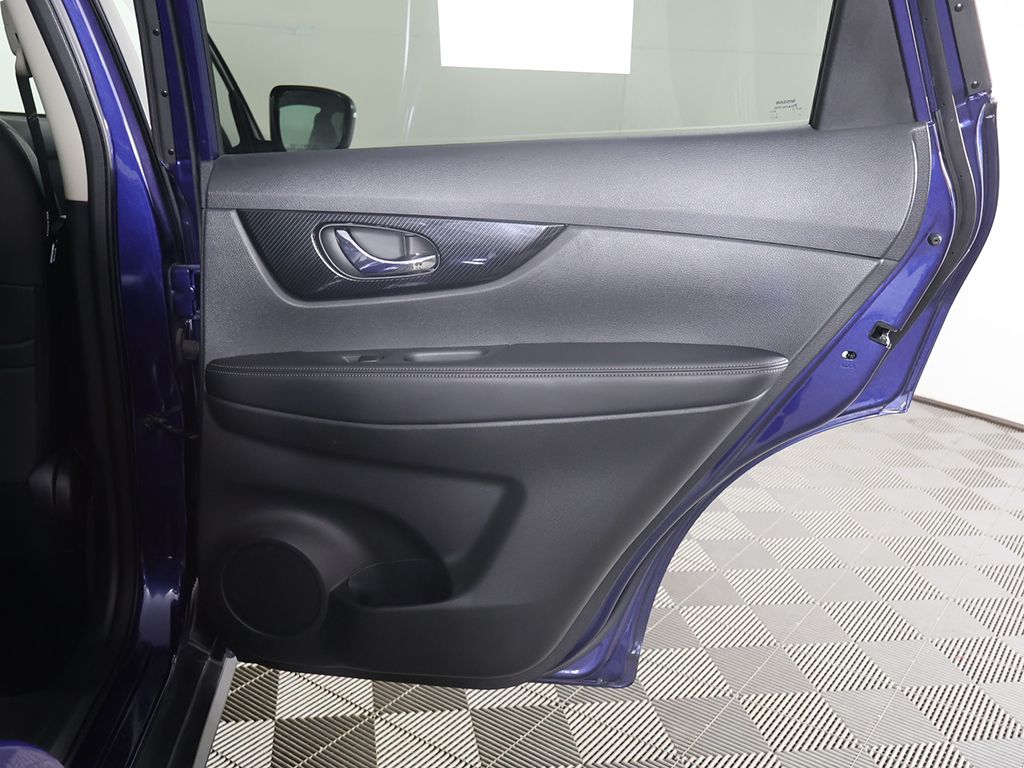 Used 2018 Blue Nissan SL image 24