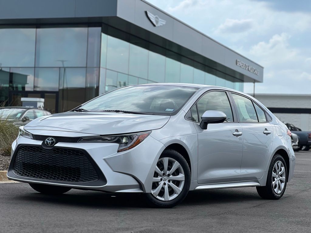 Classic Silver Metallic 2021 Toyota Corolla LE FWD Sedan Front-Wheel Drive Continuously Variable Transmission