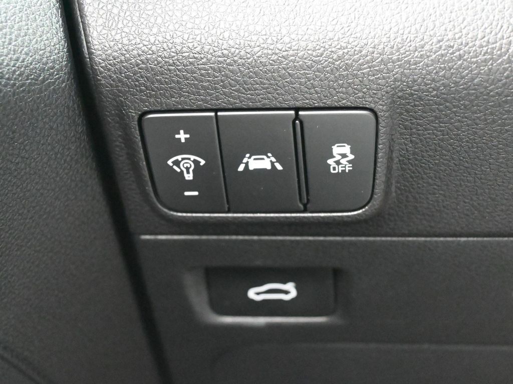 Used 2023 Wolf Gray Kia GT-Line image 17