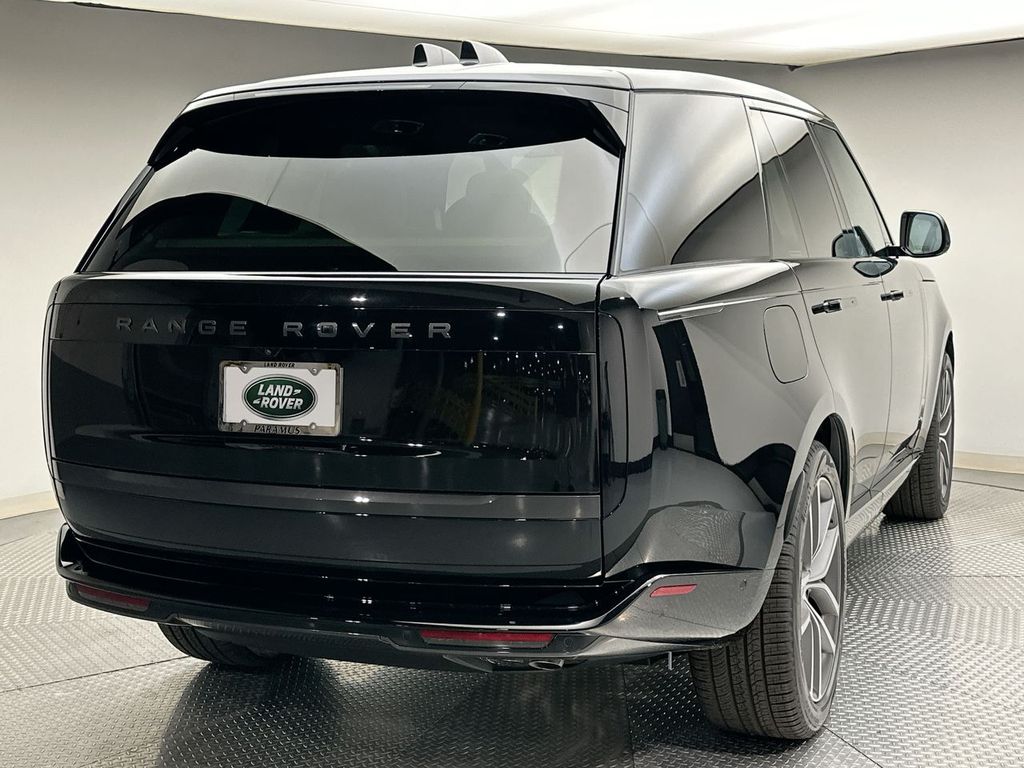 2025 Land Rover Range Rover SE 3