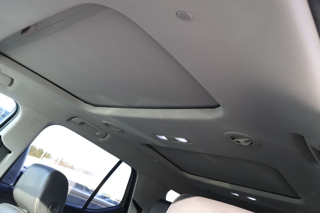 Thumbnail: 2020 Chevrolet Traverse - 15