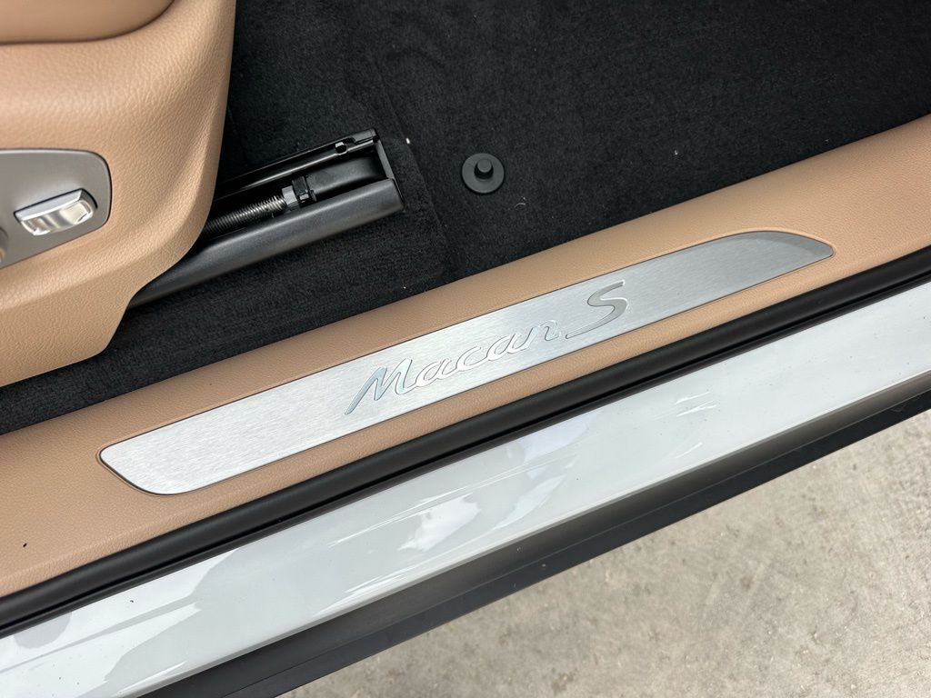 Thumbnail: 2026 Porsche Macan - 24